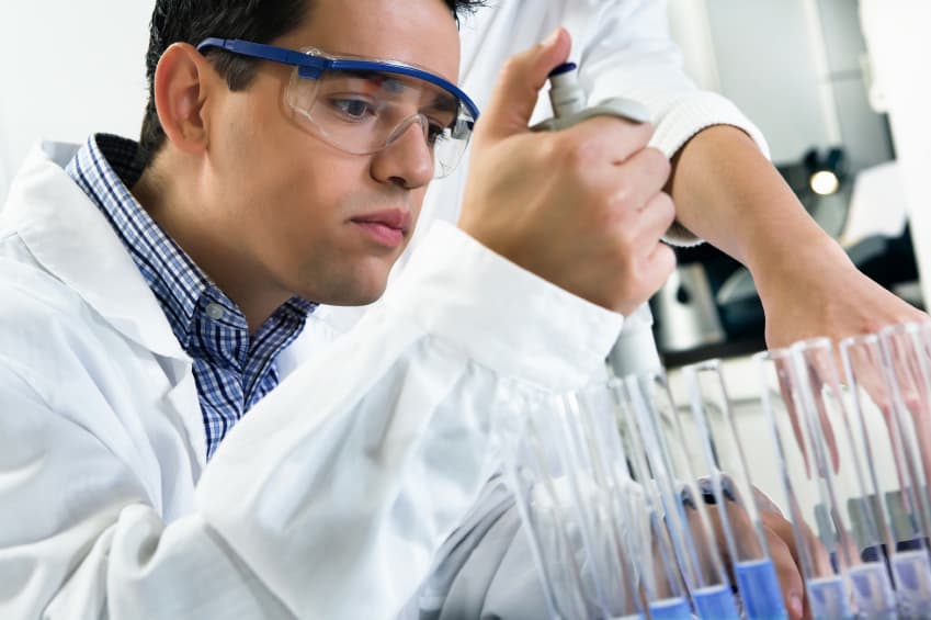 Capa Controle de Qualidades nos Exames Laboratoriais e Noções Básicas de Biossegurança em Laboratório Veterinário